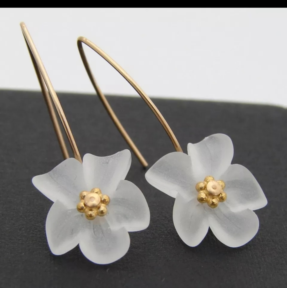 Pure Style delicate looking white flower earrings with gold toned fisher hooks